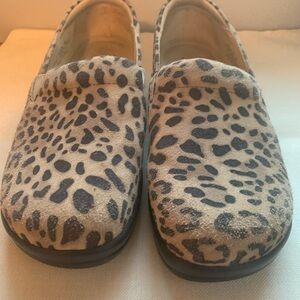 Alegria Leopard Print Nuring Shoes